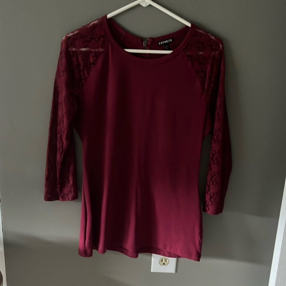 Adorable Maroon laced-sleeve Express quarter sleeved top  Sized Large ✨